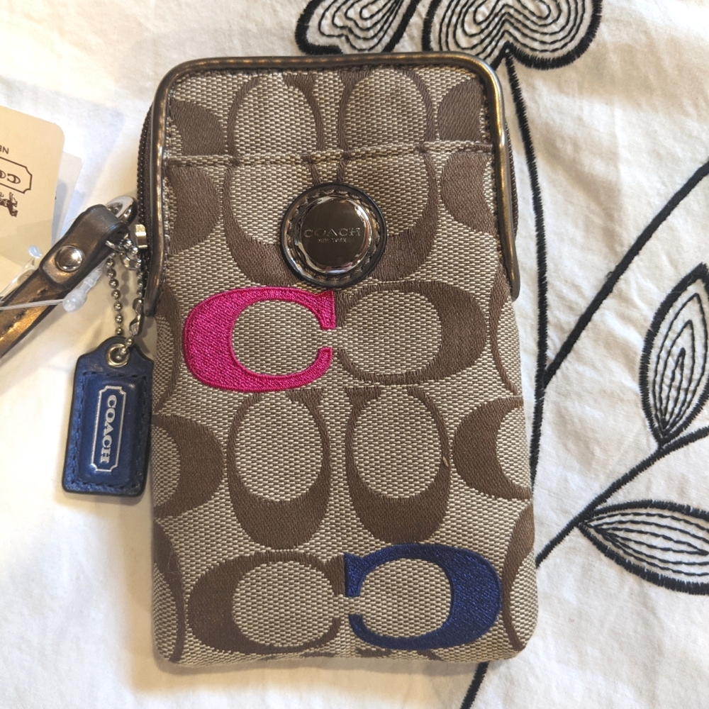 Coach Universal pouch cardholder BNWT